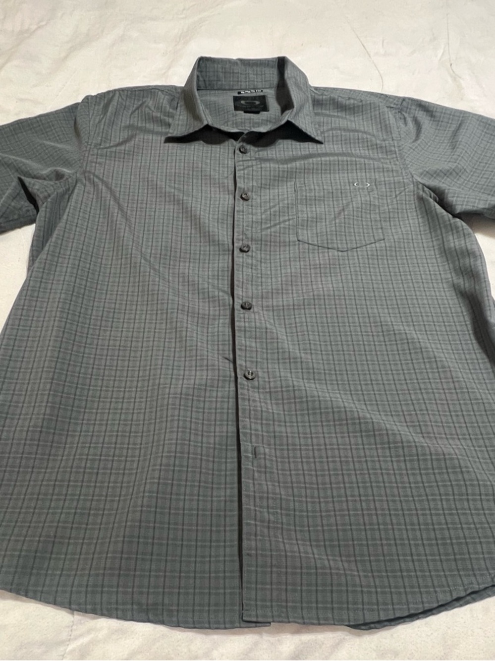 Oakley Charcoal Gray Plaid Short-Sleeve Button-Down Shirt
